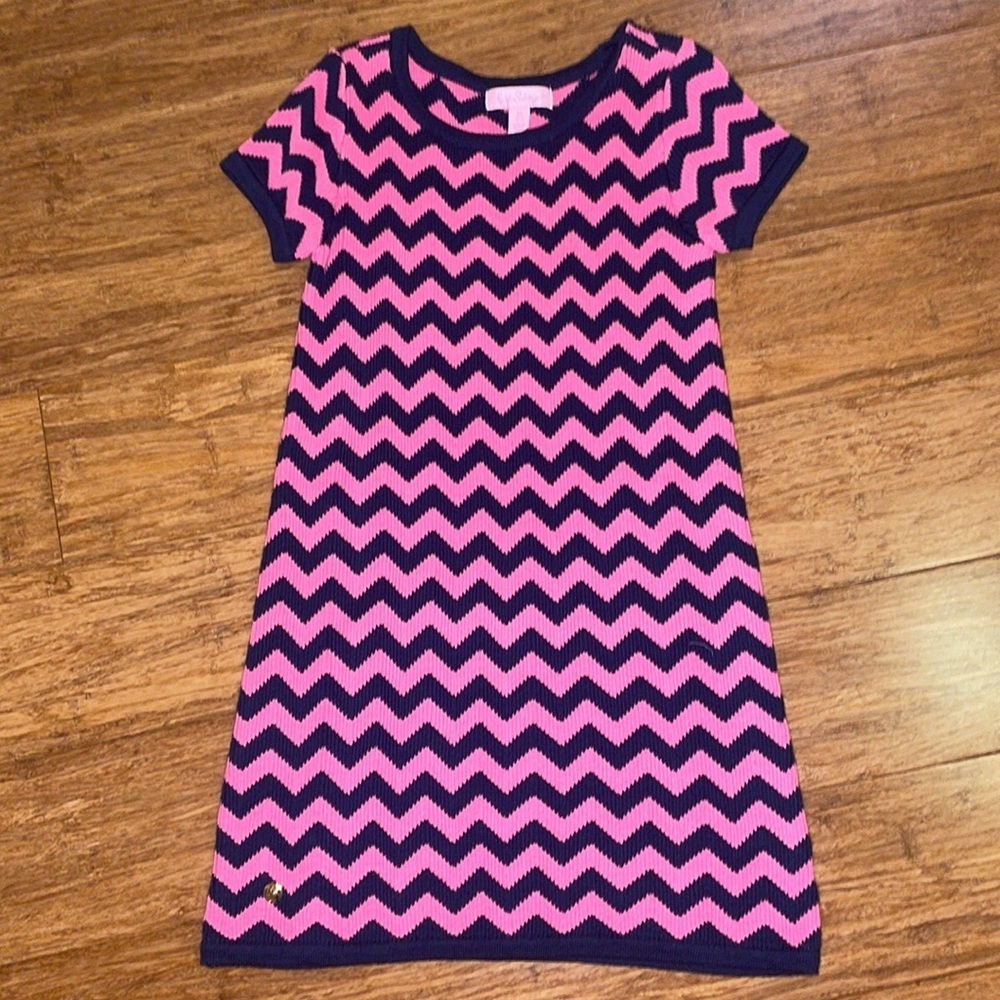 Lilly Pulitzer girls knit dress in pink and navy chevron pattern NWOT size M